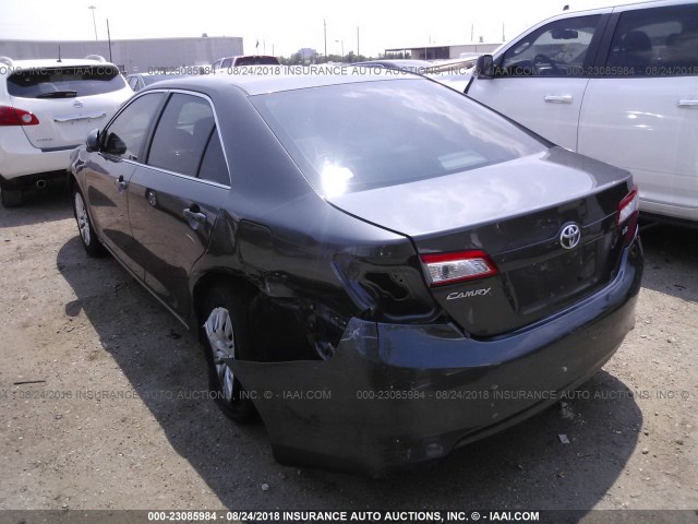 4T4BF1FK2DR304520 - 2013 TOYOTA CAMRY L/SE/LE/XLE 灰色 照片 3