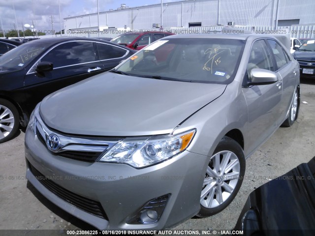 4T1BD1FK2EU128781 - 2014 TOYOTA CAMRY HYBRID/LE/XLE 棕色 照片 2