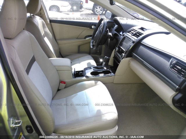 4T1BD1FK2EU128781 - 2014 TOYOTA CAMRY HYBRID/LE/XLE 棕色 照片 5