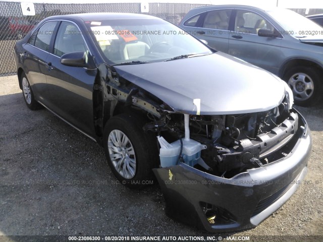 4T1BD1FK1DU078390 - 2013 TOYOTA CAMRY HYBRID/LE/XLE 银色 照片 1