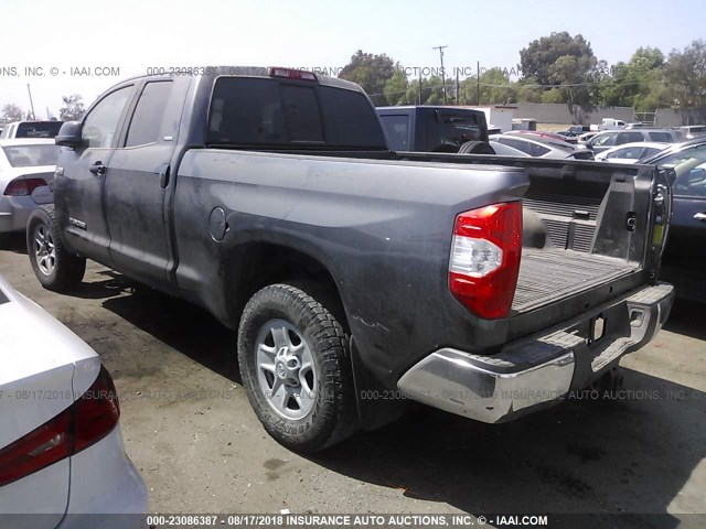 5TFRY5F16HX225832 - 2017 TOYOTA TUNDRA DOUBLE CAB SR/SR5 GRAY photo 3