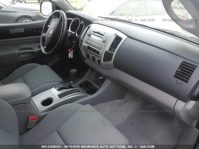 3TMLU4EN0BM058459 - 2011 TOYOTA TACOMA DOUBLE CAB ნაცრისფერი ფოტო 5