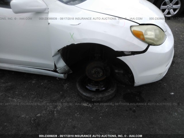 2T1KR32E73C102849 - 2003 TOYOTA COROLLA MATRIX XR WHITE photo 6