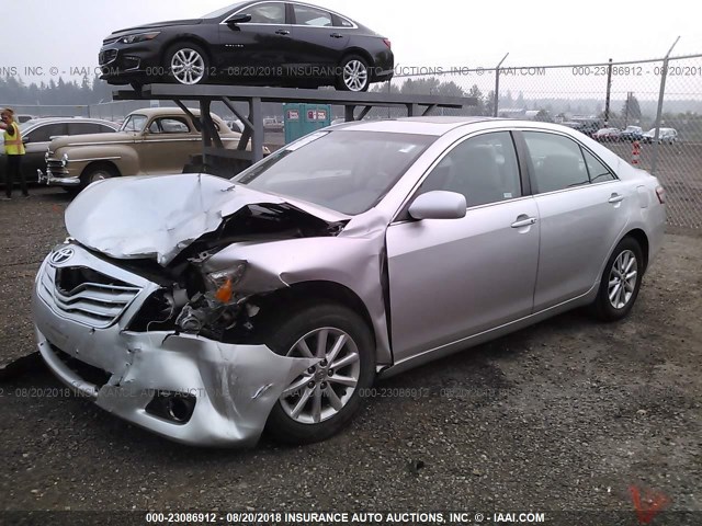 4T1BK3EK0BU614391 - 2011 TOYOTA CAMRY SE/LE/XLE ვერცხლისფერი ფოტო 2