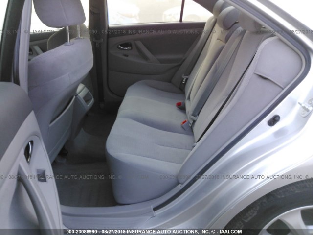 4T4BF3EK2BR089764 - 2011 TOYOTA CAMRY SE/LE/XLE ვერცხლისფერი ფოტო 8