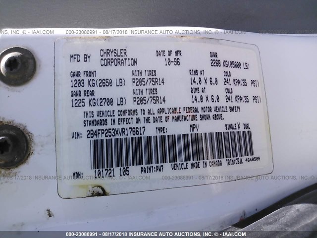 2B4FP253XVR176617 - 1997 DODGE CARAVAN WHITE photo 9