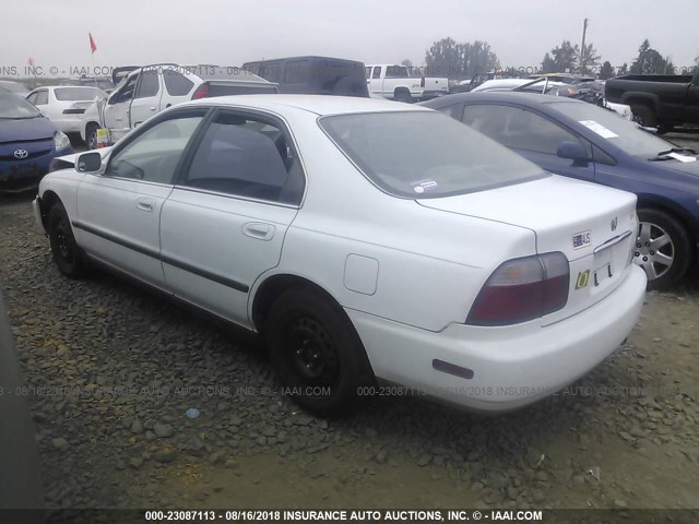 1HGCD5631TA004767 - 1996 HONDA ACCORD LX/EX WHITE photo 3