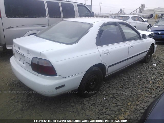 1HGCD5631TA004767 - 1996 HONDA ACCORD LX/EX WHITE photo 4