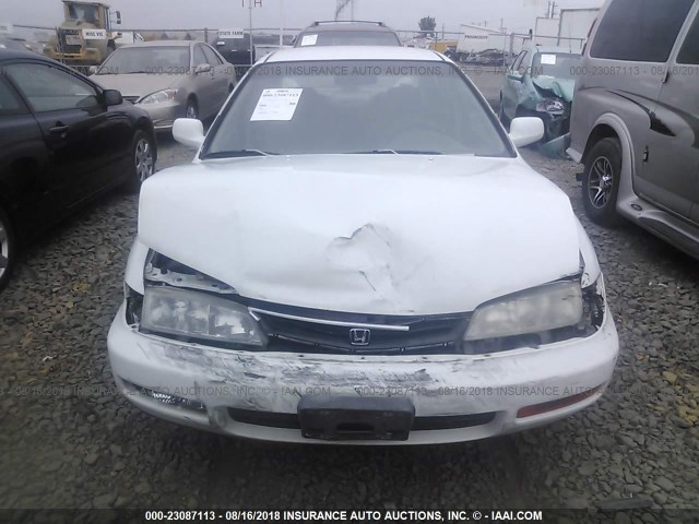 1HGCD5631TA004767 - 1996 HONDA ACCORD LX/EX WHITE photo 6