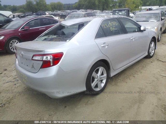 4T1BF1FK1EU435904 - 2014 TOYOTA CAMRY L/SE/LE/XLE Gümüş foto 4