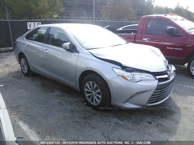 4T1BF1FK6HU420819 - 2017 TOYOTA CAMRY LE/XLE/SE/XSE 银色 照片 1