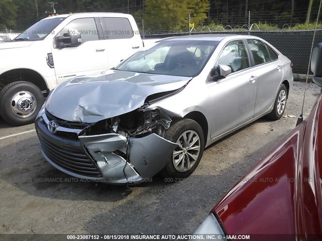 4T1BF1FK6HU420819 - 2017 TOYOTA CAMRY LE/XLE/SE/XSE 银色 照片 2
