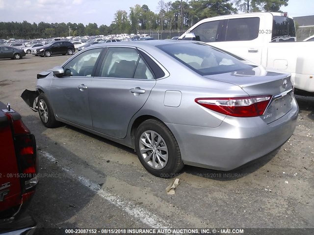 4T1BF1FK6HU420819 - 2017 TOYOTA CAMRY LE/XLE/SE/XSE 银色 照片 3