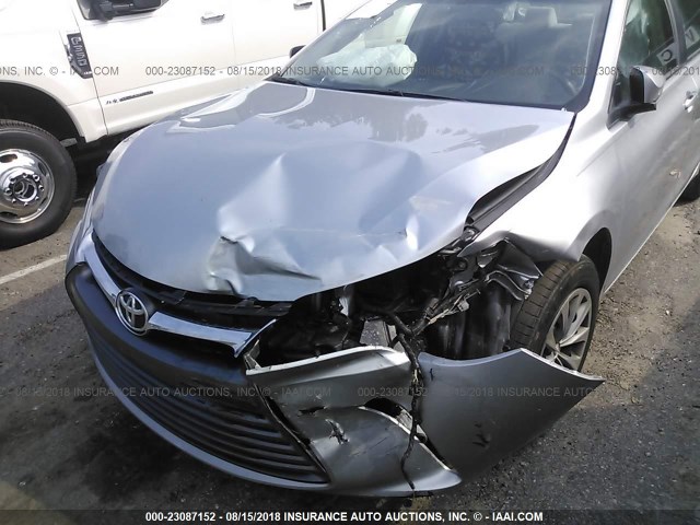 4T1BF1FK6HU420819 - 2017 TOYOTA CAMRY LE/XLE/SE/XSE 银色 照片 6
