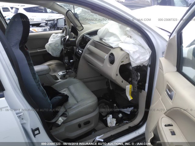 1FMDK02117GA19316 - 2007 FORD FREESTYLE SEL WHITE photo 5