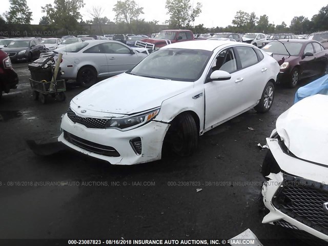 5XXGT4L3XJG207580 - 2018 KIA OPTIMA LX/S WHITE photo 2