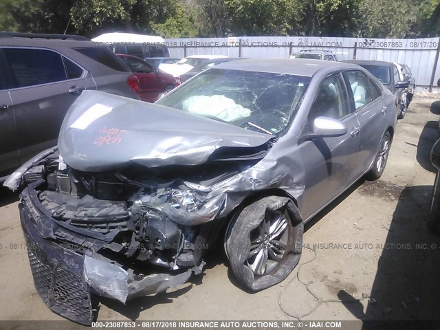 4T1BF1FK0GU175143 - 2016 TOYOTA CAMRY LE/XLE/SE/XSE 黑色 照片 2