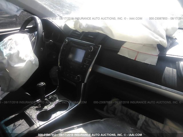 4T1BF1FK0GU175143 - 2016 TOYOTA CAMRY LE/XLE/SE/XSE 黑色 照片 5