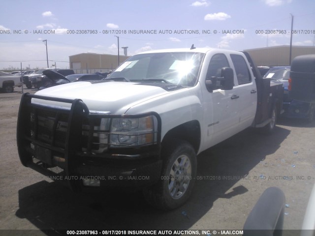 1GB4C0CGXBF246155 - 2011 CHEVROLET SILVERADO C3500 LT WHITE photo 2