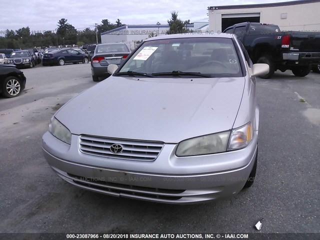 4T1BG22K0VU795948 - 1997 TOYOTA CAMRY CE/LE/XLE 米色 照片 6