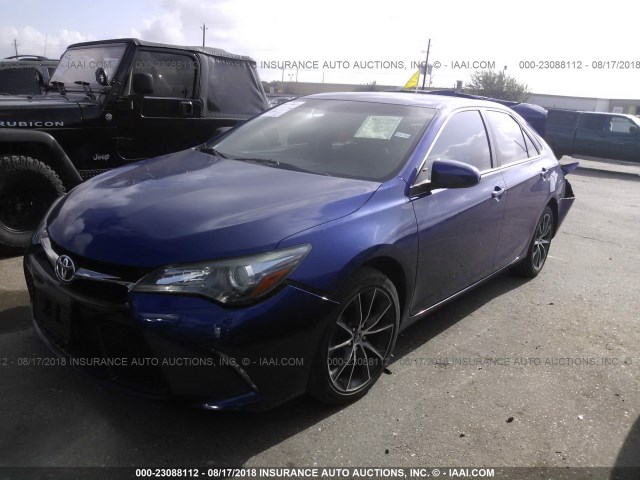 4T1BF1FK7FU915382 - 2015 TOYOTA CAMRY LE/XLE/SE/XSE 蓝色 照片 2