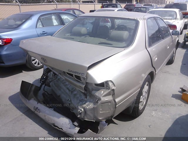 JT2BF28K1W0122201 - 1998 TOYOTA CAMRY LE/XLE ოქროსფერი ფოტო 4