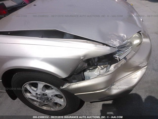 JT2BF28K1W0122201 - 1998 TOYOTA CAMRY LE/XLE ოქროსფერი ფოტო 6