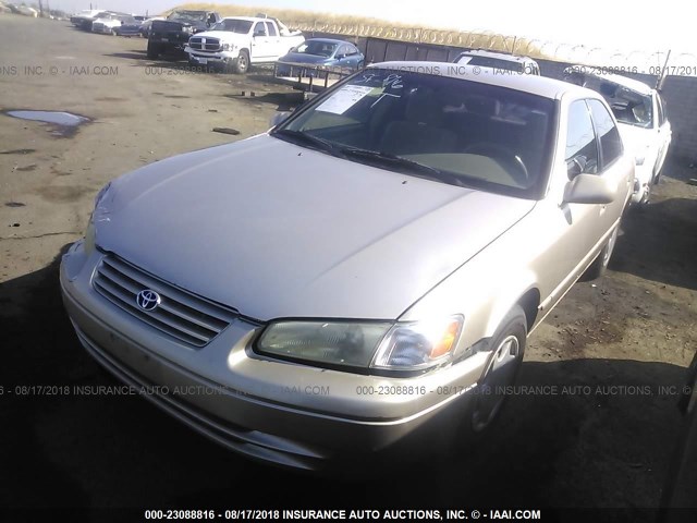 4T1BG22K2XU573222 - 1999 TOYOTA CAMRY CE/LE/XLE 金色 照片 2