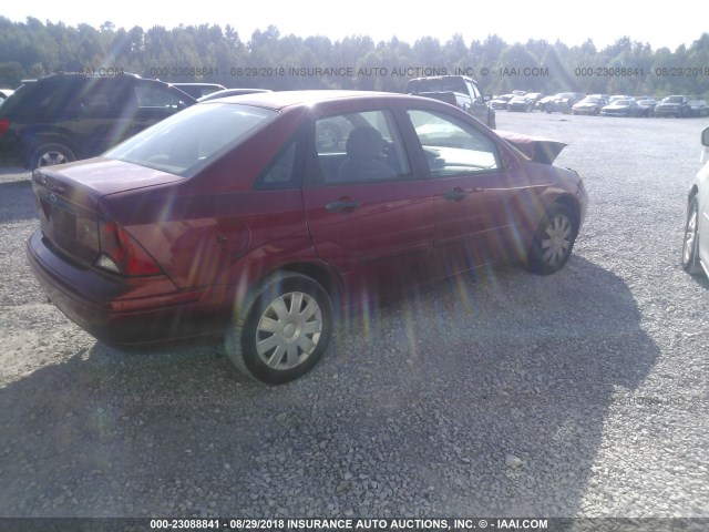 1FAFP34394W152055 - 2004 FORD FOCUS SE COMFORT/SE SPORT RED photo 4