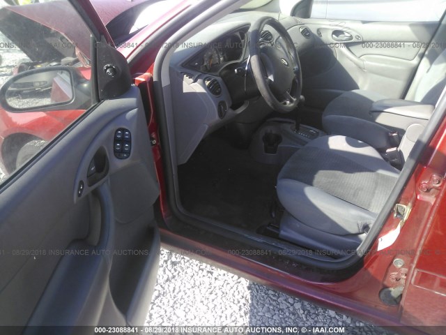 1FAFP34394W152055 - 2004 FORD FOCUS SE COMFORT/SE SPORT RED photo 5