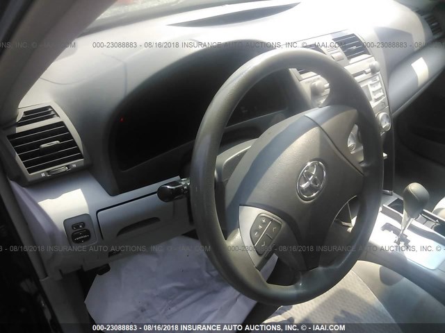 4T1BF3EK6AU097939 - 2010 TOYOTA CAMRY SE/LE/XLE შავი ფოტო 5
