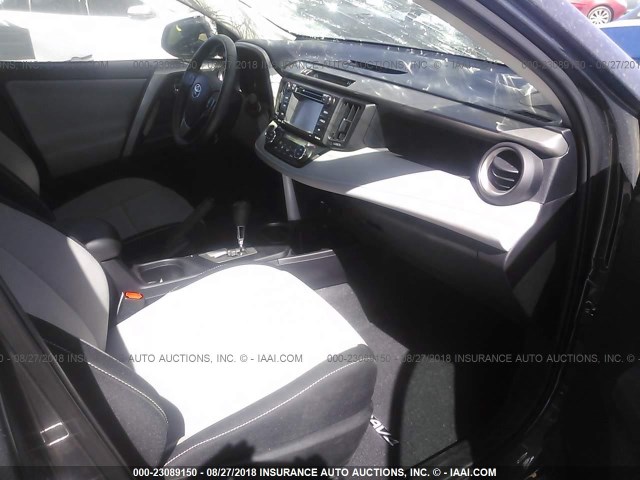 2T3WFREV0JW419206 - 2018 TOYOTA RAV4 ADVENTURE/XLE 灰色 照片 5