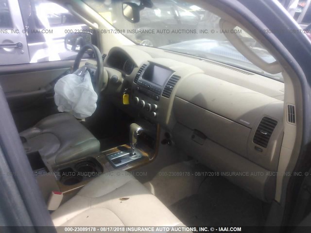 5N1AR18WX6C680548 - 2006 NISSAN PATHFINDER LE/SE/XE GRAY photo 5