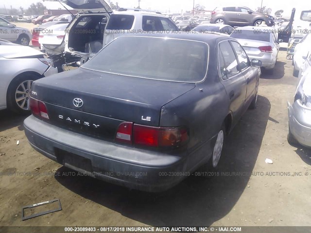 4T1BG12K9TU736100 - 1996 TOYOTA CAMRY DX/LE/XLE BLACK photo 4