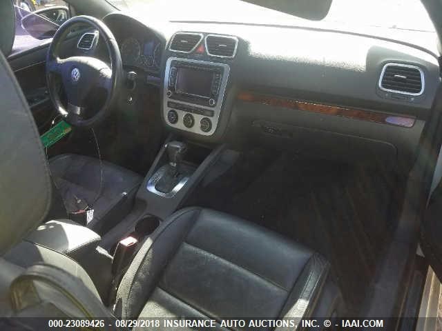 WVWFA71F59V023258 - 2009 VOLKSWAGEN EOS LUX Білий фото 5