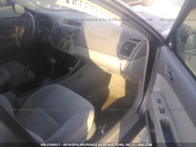 4T1BF32K33U548736 - 2003 TOYOTA CAMRY LE/XLE/SE Сұр фото 5