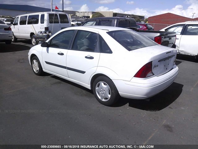 1FAFP33P11W156990 - 2001 FORD FOCUS LX WHITE photo 3