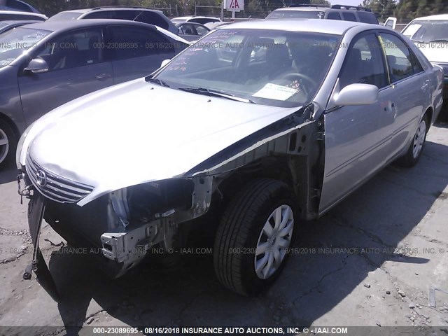 4T1BE30K65U557522 - 2005 TOYOTA CAMRY LE/XLE/SE 银色 照片 2
