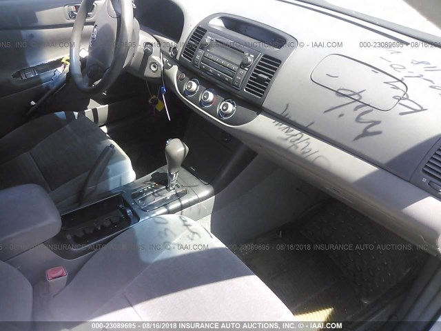 4T1BE30K65U557522 - 2005 TOYOTA CAMRY LE/XLE/SE 银色 照片 5