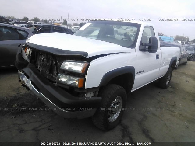 1GCHC24U34E264356 - 2004 CHEVROLET SILVERADO C2500 HEAVY DUTY WHITE photo 2