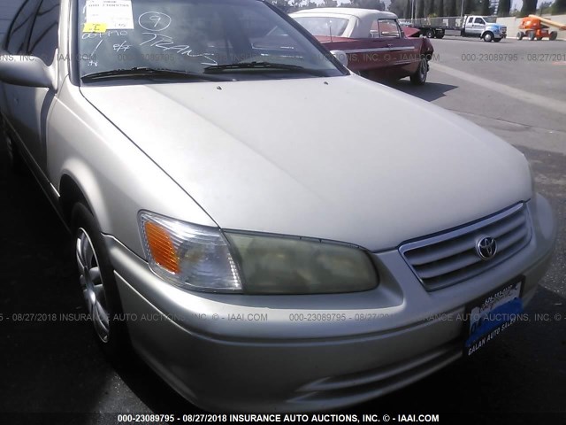 4T1BG22K31U064490 - 2001 TOYOTA CAMRY CE/LE/XLE თაფლისფერი ფოტო 6