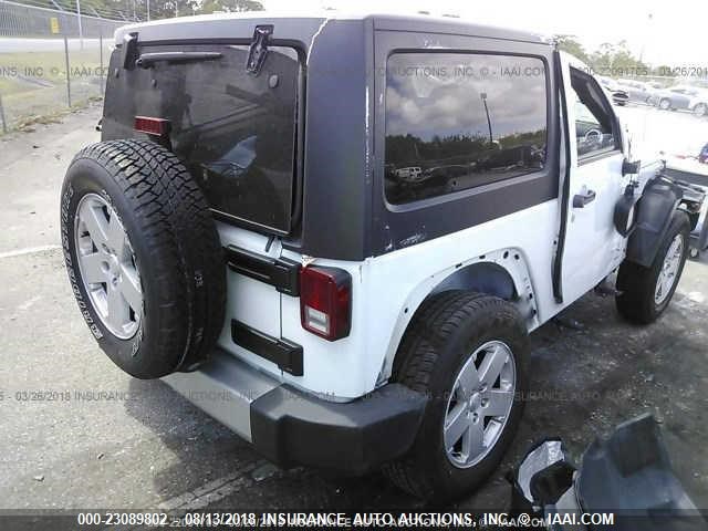 1C4AJWBG8CL173508 - 2012 JEEP WRANGLER SAHARA WHITE photo 4