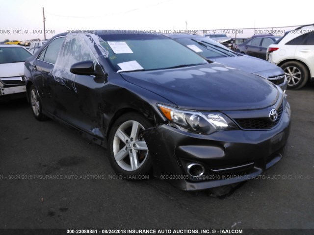 4T1BF1FK8EU411602 - 2014 TOYOTA CAMRY L/SE/LE/XLE 灰色 照片 1