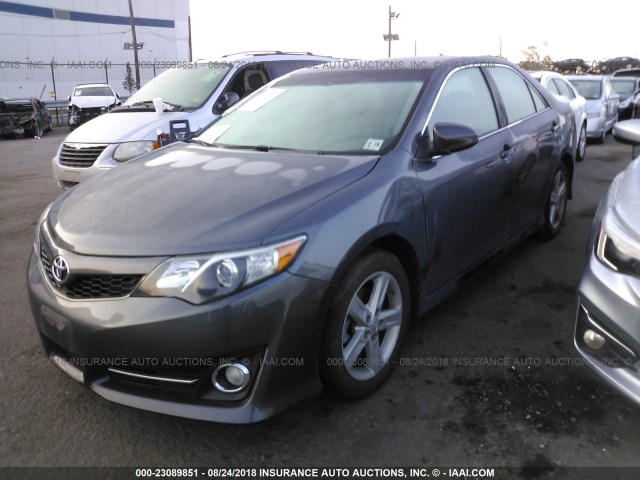 4T1BF1FK8EU411602 - 2014 TOYOTA CAMRY L/SE/LE/XLE 灰色 照片 2