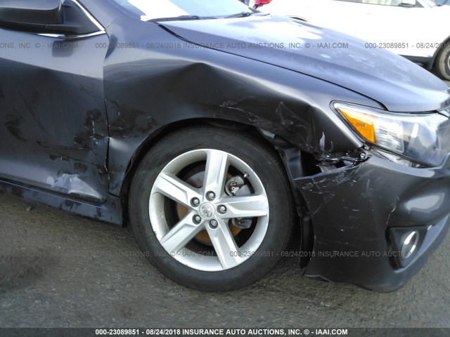 4T1BF1FK8EU411602 - 2014 TOYOTA CAMRY L/SE/LE/XLE 灰色 照片 6