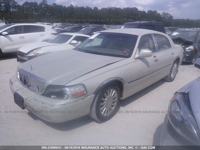 1LNHM81W95Y613523 - 2005 LINCOLN TOWN CAR SIGNATURE CREAM photo 2