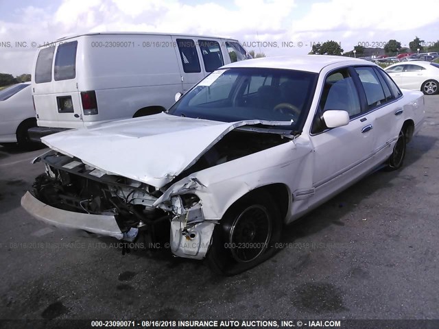 2FALP74W9VX211941 - 1997 FORD CROWN VICTORIA LX WHITE photo 2