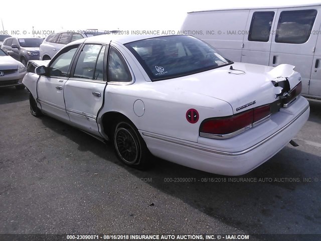 2FALP74W9VX211941 - 1997 FORD CROWN VICTORIA LX WHITE photo 3