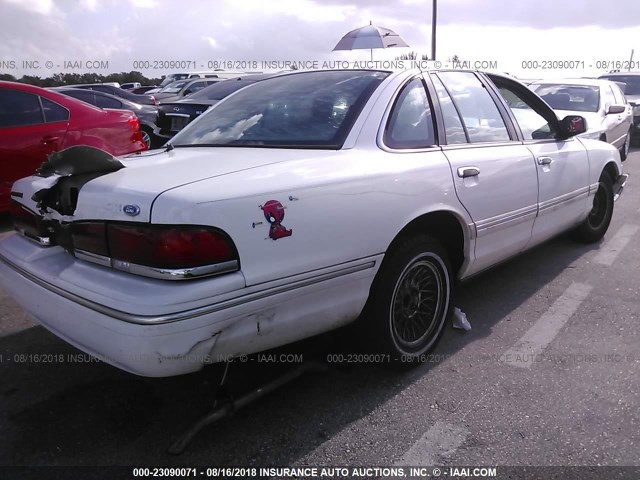 2FALP74W9VX211941 - 1997 FORD CROWN VICTORIA LX WHITE photo 4