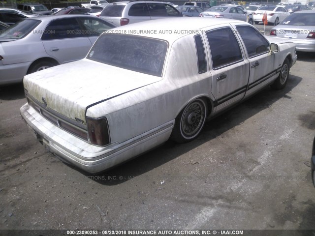 1LNLM81W0SY607373 - 1995 LINCOLN TOWN CAR EXECUTIVE WHITE photo 4